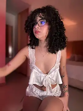 Lianh Benett online show from 02/28/25, 05:15