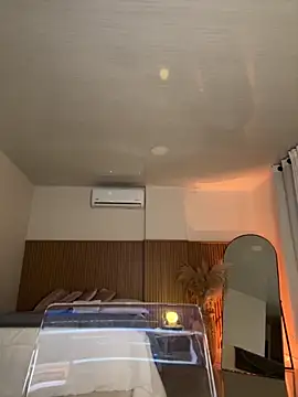 Lianh Benett online show from 10/19/25, 09:48