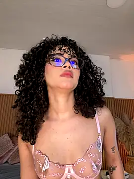 Lianh Benett online show from 10/23/25, 06:02