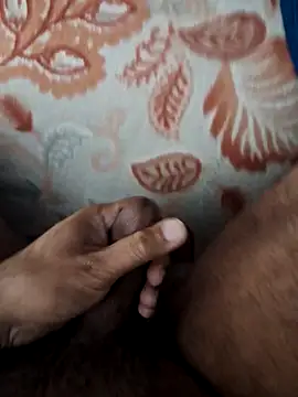 Snapshot of bobyyboyy1 chatting on 11/23/25, 04:12 bobyyboyy1 online show from 11/23/25, 04:12