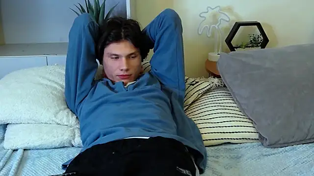 Snapshot of CalvinCay chatting on 01/14/25, 01:47 CalvinCay online show from 01/14/25, 01:47