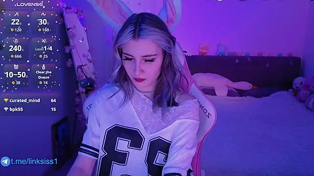 Snapshot of twicewetgirl chatting on 04/16/26, 02:40 twicewetgirl online show from 04/16/26, 02:40