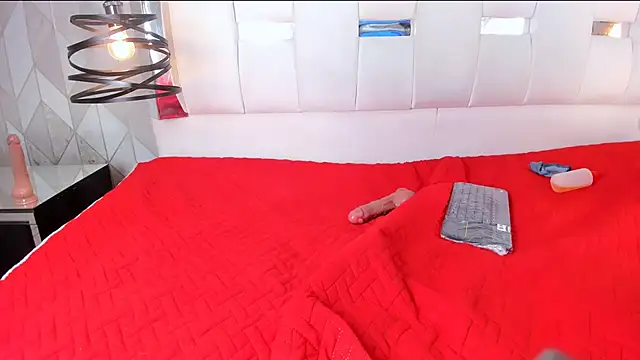 RileyThompson1 online show from 02/02/25, 09:40