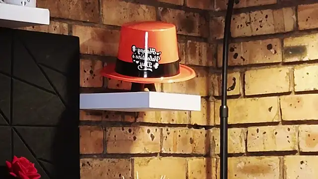 Astoria Moon online show from 02/13/26, 07:32