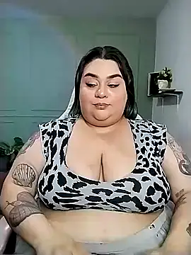 Snapshot of tiffany_laurens chatting on 01/06/25, 10:02 tiffany laurens online show from 01/06/25, 10:02