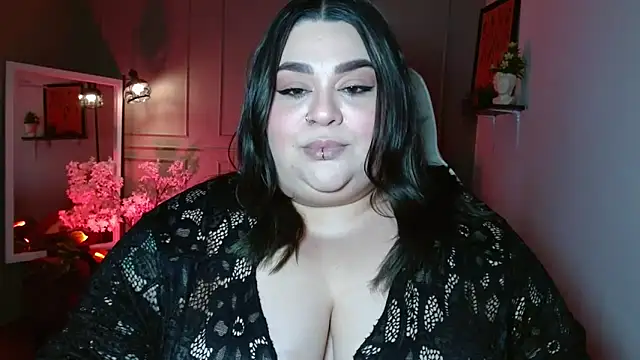 Snapshot of tiffany_laurens chatting on 12/05/25, 05:27 tiffany laurens online show from 12/05/25, 05:27