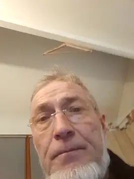 Snapshot of 60philippe chatting on 12/23/24, 06:58 60philippe online show from 12/23/24, 06:58