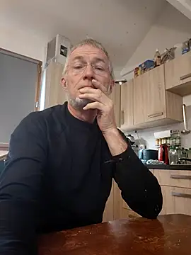 Snapshot of 60philippe chatting on 10/05/25, 10:02 60philippe online show from 10/05/25, 10:02