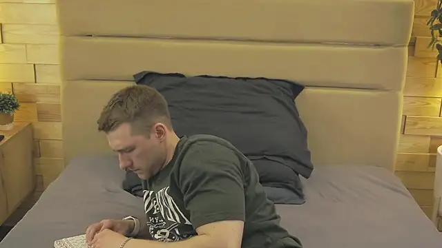 EthanPinkman online show from 04/11/26, 07:56