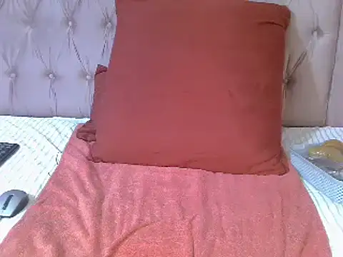 Snapshot of SweetMellowX1 chatting on 03/11/25, 02:40 SweetMellowX1 online show from 03/11/25, 02:40