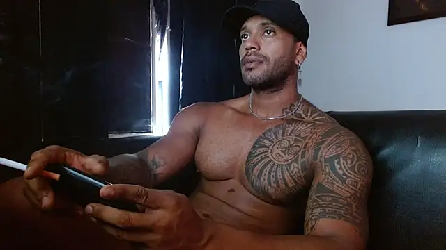 Snapshot of manolofitt chatting on 06/30/26, 04:52 manolofitt online show from 06/30/26, 04:52