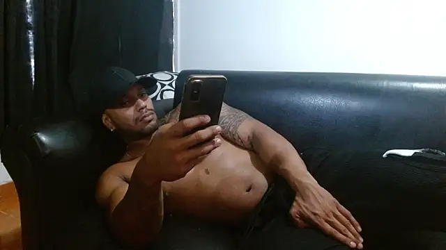Snapshot of manolofitt chatting on 07/15/26, 03:50 manolofitt online show from 07/15/26, 03:50