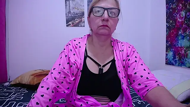 Snapshot of razzisweet chatting on 02/06/25, 12:16 razzisweet online show from 02/06/25, 12:16