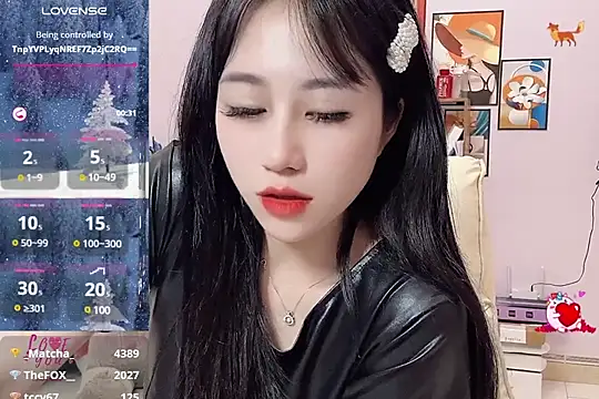 Snapshot of _LLisa_ chatting on 02/13/25, 10:54 LLisa online show from 02/13/25, 10:54