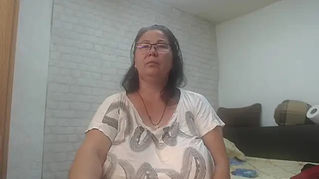 Snapshot of EmmaSquirt chatting on 06/03/26, 07:00 EmmaSquirt online show from 06/03/26, 07:00