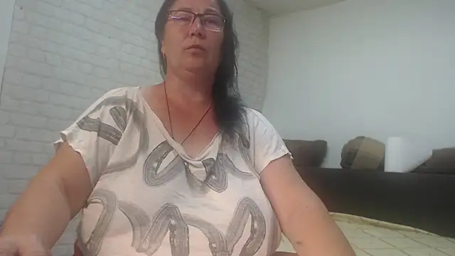 Snapshot of EmmaSquirt chatting on 06/05/26, 09:53 EmmaSquirt online show from 06/05/26, 09:53