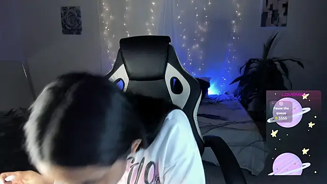 Riana Kean online show from 10/23/25, 02:11