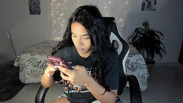 Riana Kean online show from 10/27/25, 02:04