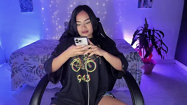 Riana Kean online show from 11/17/25, 01:22