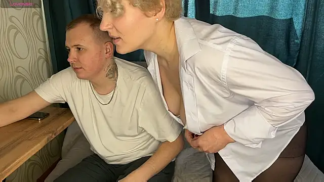 MrMrsRight online show from 03/19/25, 09:49