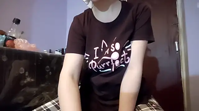  Kitti  online show from 12/14/25, 08:02