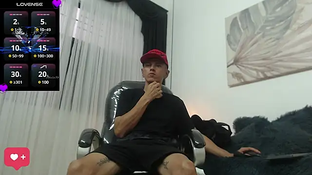 Snapshot of andy_dwels777 chatting on 12/24/24, 12:44 andy dwels777 online show from 12/24/24, 12:44