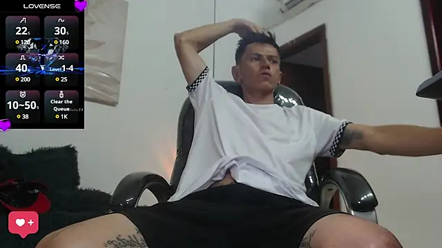 Snapshot of andy_dwels777 chatting on 12/27/24, 01:50 andy dwels777 online show from 12/27/24, 01:50