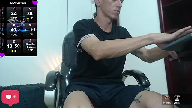 Snapshot of andy_dwels777 chatting on 01/10/25, 01:20 andy dwels777 online show from 01/10/25, 01:20