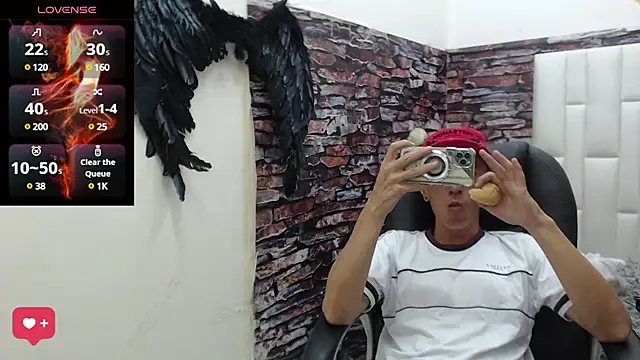 Snapshot of andy_dwels777 chatting on 01/22/25, 10:48 andy dwels777 online show from 01/22/25, 10:48