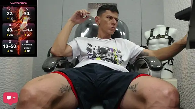 Snapshot of andy_dwels777 chatting on 01/30/25, 08:42 andy dwels777 online show from 01/30/25, 08:42