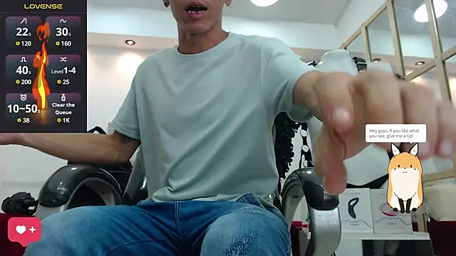 Snapshot of andy_dwels777 chatting on 02/08/25, 10:40 andy dwels777 online show from 02/08/25, 10:40