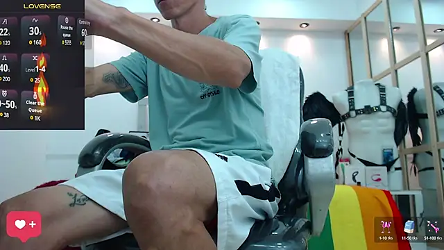 Snapshot of andy_dwels777 chatting on 02/11/25, 10:28 andy dwels777 online show from 02/11/25, 10:28