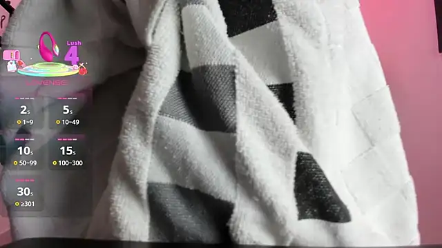 Snapshot of andy_dwels777 chatting on 11/04/25, 12:10 andy dwels777 online show from 11/04/25, 12:10