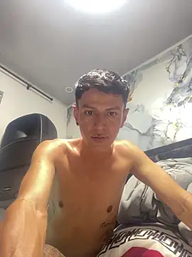 Snapshot of andy_dwels777 chatting on 12/18/25, 01:00 andy dwels777 online show from 12/18/25, 01:00