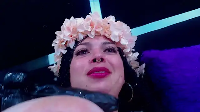 Snapshot of Cocoo_Nuth chatting on 01/12/25, 12:12 Cocoo Nuth online show from 01/12/25, 12:12