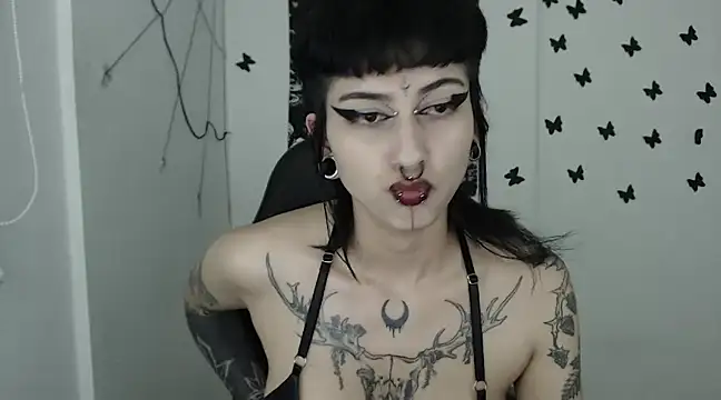 Snapshot of n0sferatus__ chatting on 02/13/25, 05:05 n0sferatus online show from 02/13/25, 05:05