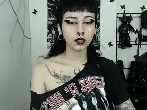 Snapshot of n0sferatus__ chatting on 09/13/25, 04:01 n0sferatus online show from 09/13/25, 04:01