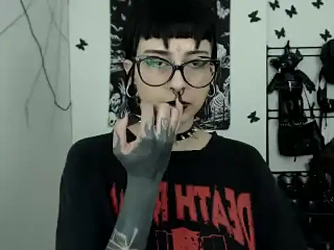 Snapshot of n0sferatus__ chatting on 10/28/25, 03:54 n0sferatus online show from 10/28/25, 03:54