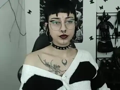 Snapshot of n0sferatus__ chatting on 10/30/25, 04:14 n0sferatus online show from 10/30/25, 04:14