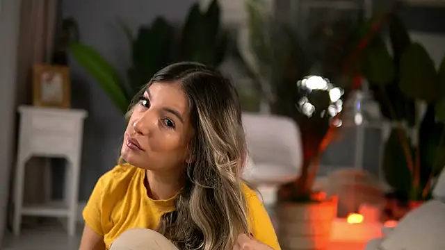 Snapshot of KellyMathews chatting on 10/31/25, 01:50 KellyMathews online show from 10/31/25, 01:50