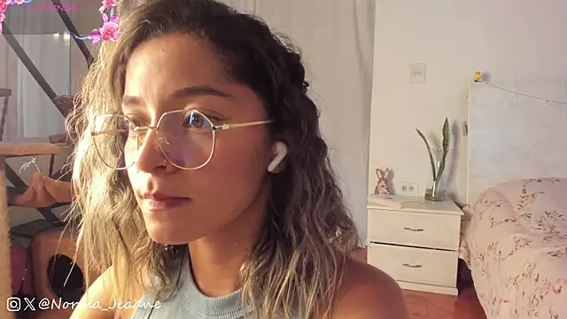 Snapshot of Norma-Jeaane chatting on 01/16/25, 04:50 Norma-Jeaane online show from 01/16/25, 04:50