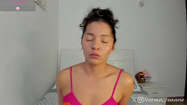 Snapshot of Norma-Jeaane chatting on 11/15/25, 08:49 Norma-Jeaane online show from 11/15/25, 08:49