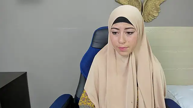 chaymae nah  online show from 12/05/24, 08:44