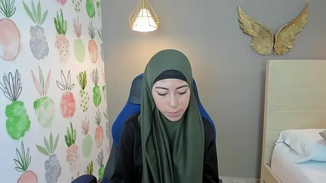 chaymae nah  online show from 12/12/24, 05:20