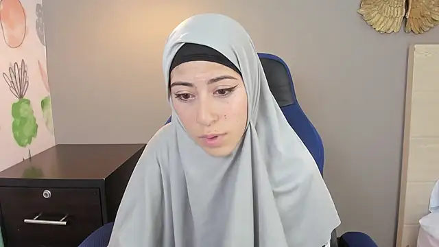 chaymae nah  online show from 12/14/24, 08:56