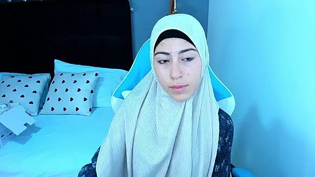 chaymae nah  online show from 12/19/24, 08:23