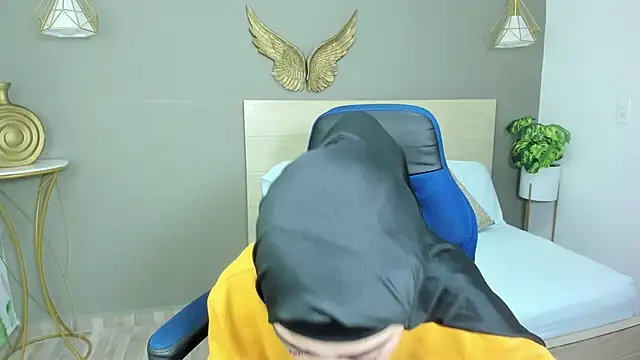 chaymae nah  online show from 01/05/25, 03:22