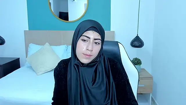 chaymae nah  online show from 01/09/25, 12:09