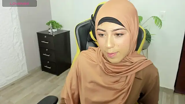 chaymae nah  online show from 03/11/25, 07:47