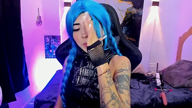 chaymae nah  online show from 03/18/26, 01:25